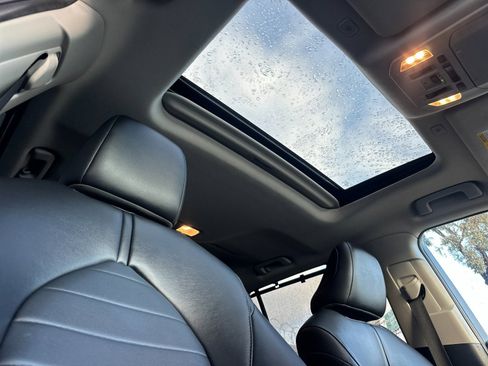 Used 2024 Toyota Highlander XLE image 17