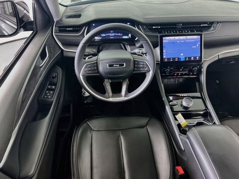 Used 2023 Jeep Grand Cherokee Limited AWD/4WD image 22