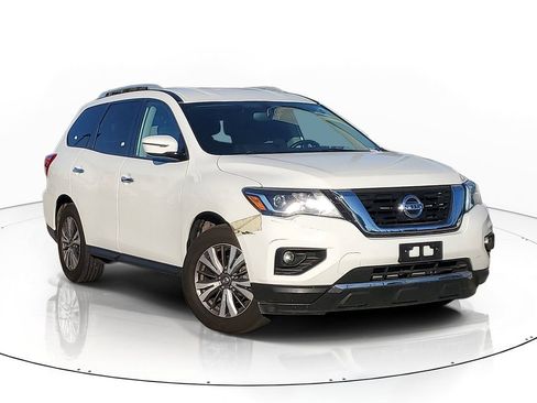 Used 2020 Nissan Pathfinder SV FWD image 1