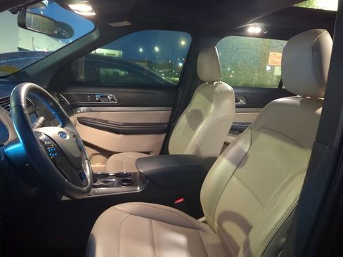 Used 2019 Ford Explorer XLT w/ Equipment Group 202A image 6