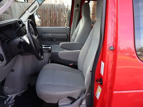 Used 2010 Ford E-350 and Econoline 350 Extended Wagon Super Duty image 19