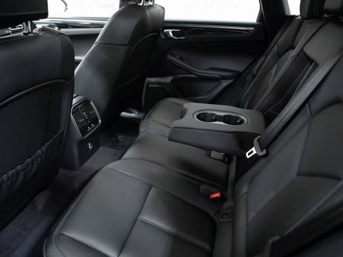 Certified 2025 Porsche Macan image 29