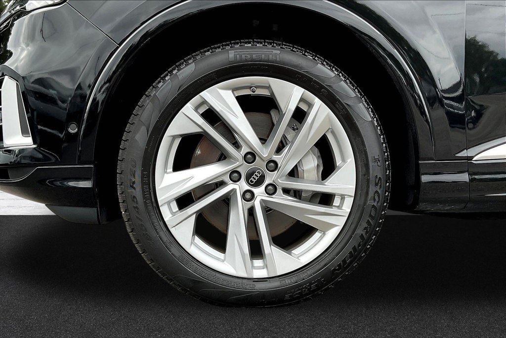 Used 2023 Audi Q7 3.0T Premium w/ Convenience Package AWD/4WD image 30
