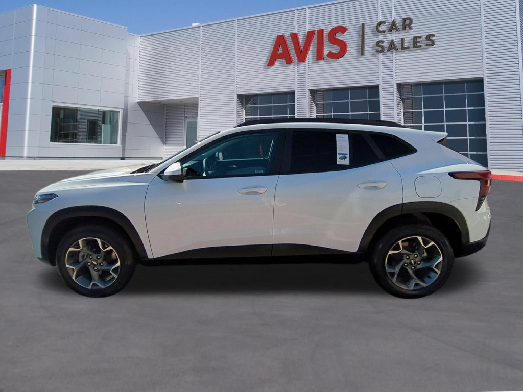 Used 2026 Chevrolet Trax LT FWD image 8