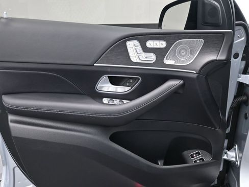 Used 2025 Mercedes-Benz GLE 450e 4MATIC image 4