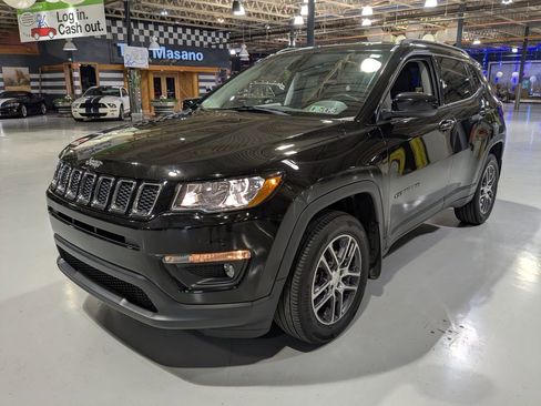 Used 2018 Jeep Compass Latitude w/ Popular Equipment Group AWD/4WD image 1