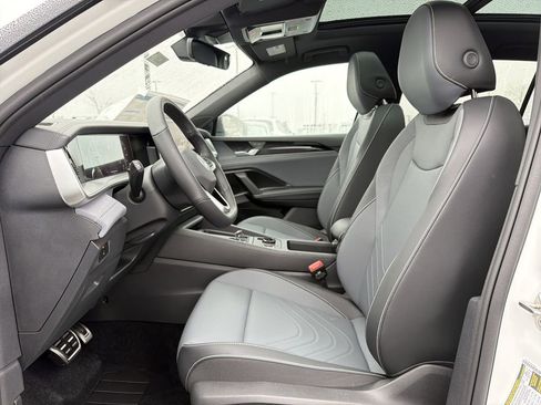 New 2026 Volkswagen Tiguan SE R-Line image 11