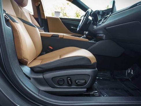 Certified 2023 Lexus ES 300h w/ Premium Package FWD image 24