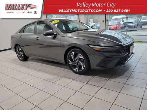 Used 2024 Hyundai Elantra Limited image 1