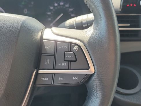 Used 2024 Toyota Sienna XLE FWD image 25
