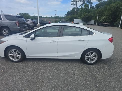 Used 2016 Chevrolet Cruze LT w/ Convenience Package FWD image 8