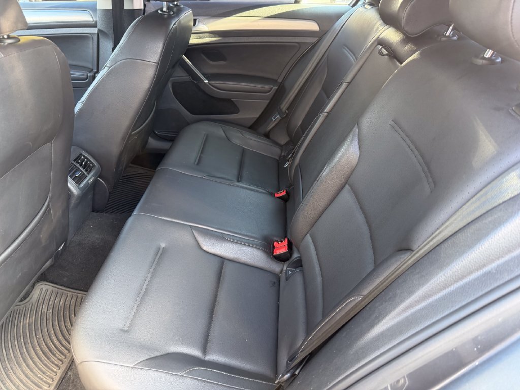 Used 2015 Volkswagen Golf TDI S FWD image 4