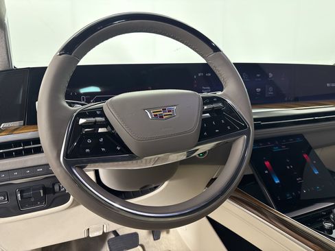 Used 2025 Cadillac Escalade Premium Luxury Platinum AWD/4WD image 11