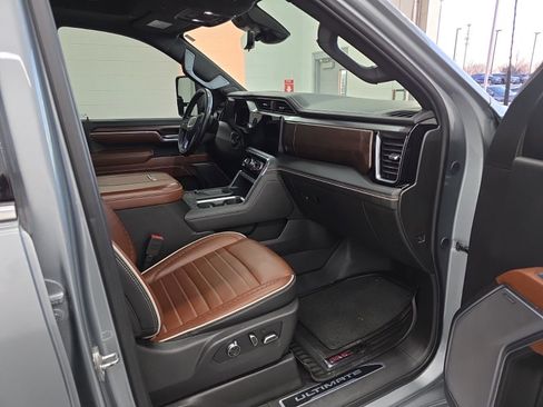 Used 2024 GMC Sierra 2500 Denali Ultimate image 9