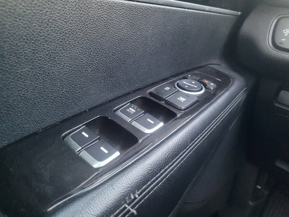 Used 2016 Kia Sorento L FWD image 27