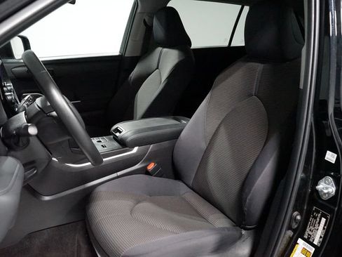 Certified 2024 Toyota Highlander LE FWD image 27