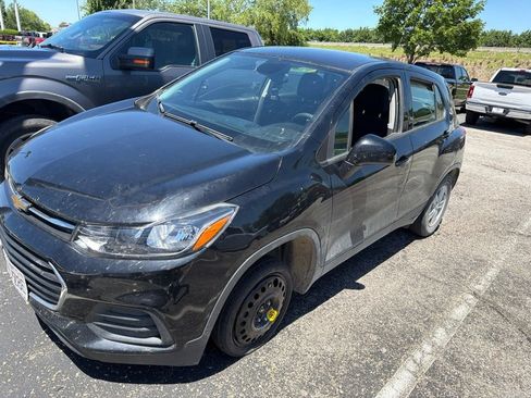 Used 2017 Chevrolet Trax LS AWD/4WD image 1