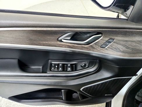 Used 2022 Jeep Grand Cherokee Limited 4xe w/ Luxury Tech Group II image 11