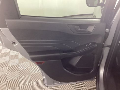 Used 2022 Ford Escape SE w/ SE Sport Appearance Package image 13