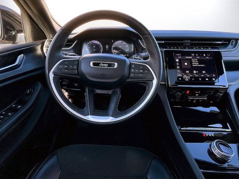 Certified 2023 Jeep Grand Cherokee Altitude image 11