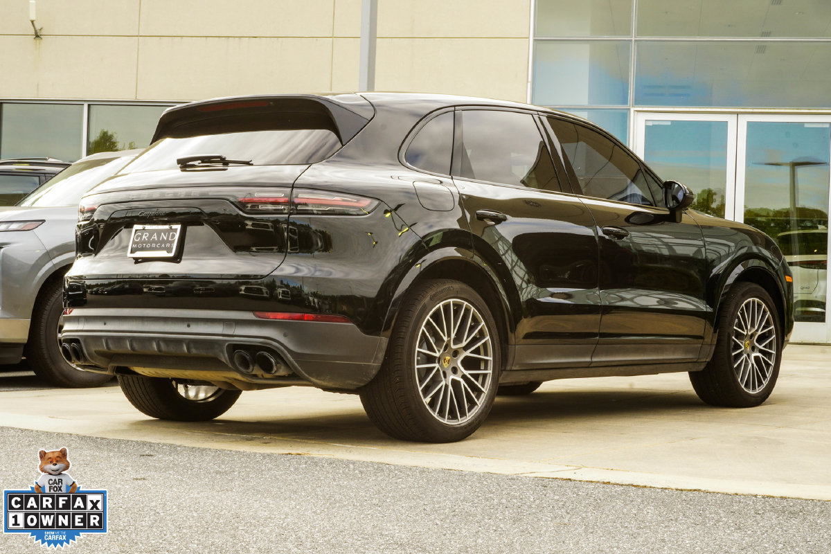 Used 2023 Porsche Cayenne Platinum Edition AWD/4WD image 13