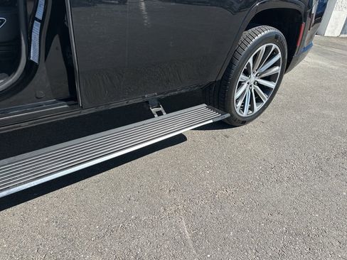 Used 2023 Jeep Grand Wagoneer Series II image 9