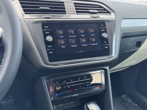 Certified 2023 Volkswagen Tiguan SE FWD image 27