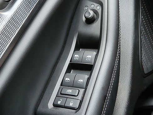 Used 2025 Jeep Grand Cherokee L Laredo w/ Luxury Tech Group I RWD image 10