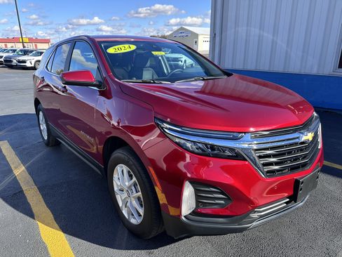 Used 2024 Chevrolet Equinox LT image 2