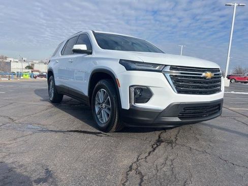 Used 2023 Chevrolet Traverse LT image 1