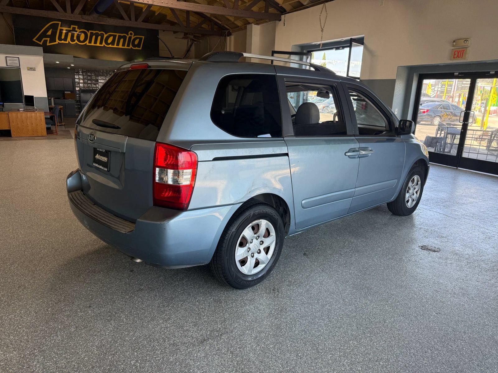 Used 2010 Kia Sedona FWD image 6