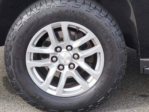 Used 2019 Chevrolet Suburban LT image 4