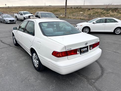Used 2000 Toyota Camry LE image 4