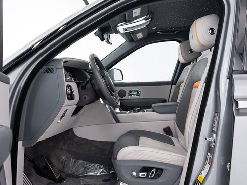 Certified 2023 Rolls-Royce Cullinan w/ Dark Exterior Package AWD/4WD image 15