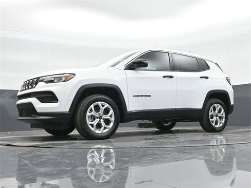 Used 2025 Jeep Compass Sport image 42