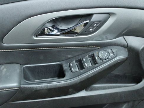 Used 2021 Chevrolet Traverse LT image 10