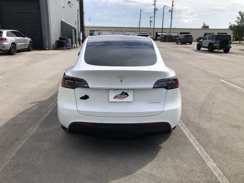 Used 2022 Tesla Model Y Long Range AWD/4WD image 5