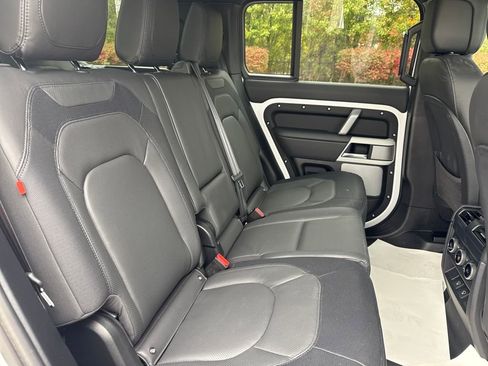 New 2024 Land Rover Defender 130 X-Dynamic SE image 17