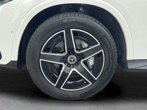 Used 2024 Mercedes-Benz GLC 300 4MATIC image 9
