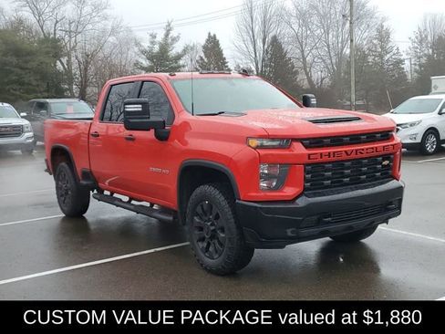 Used 2020 Chevrolet Silverado 2500 Custom w/ Custom Value Package image 3