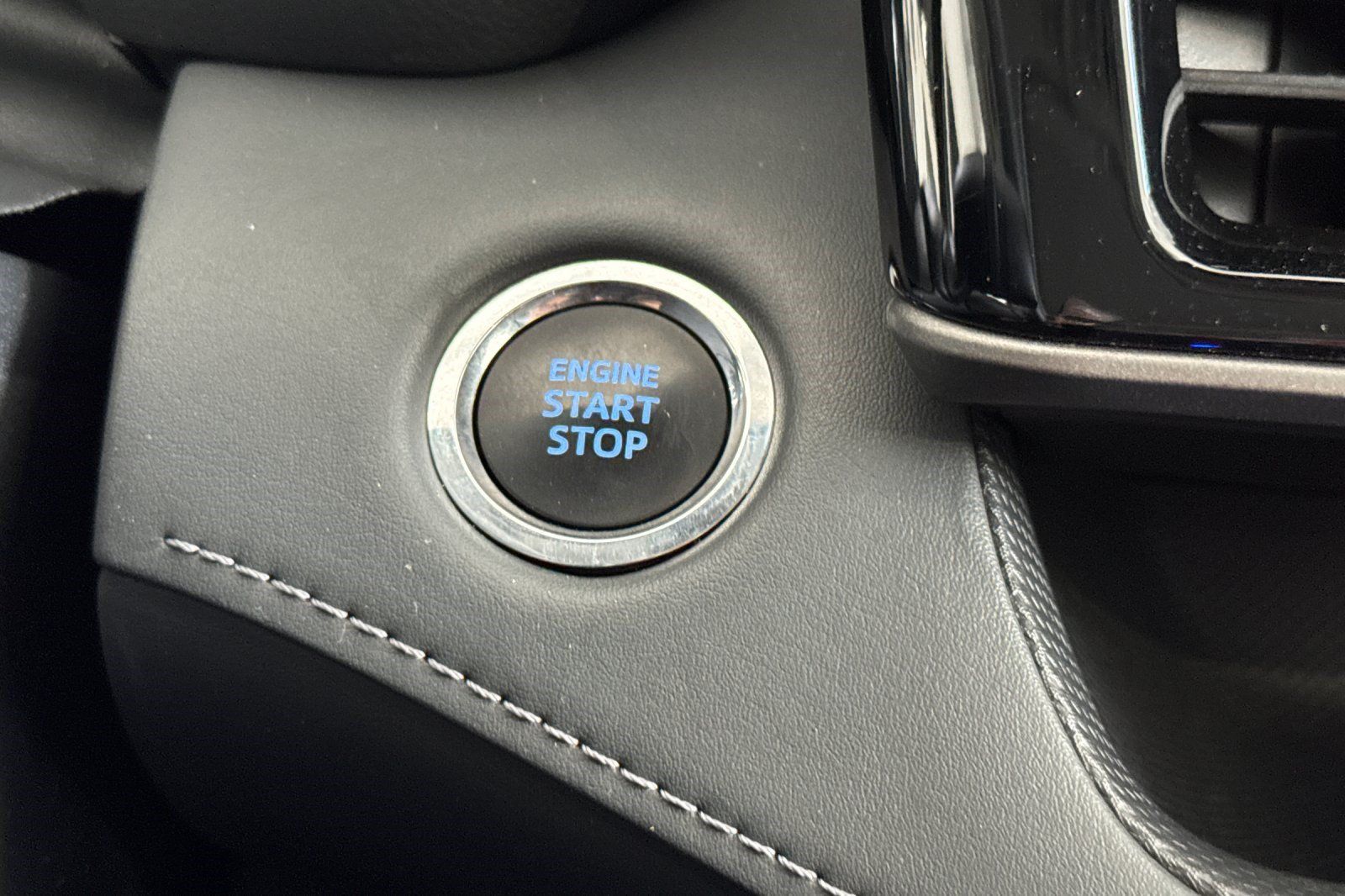 Used 2022 Toyota Highlander XLE AWD/4WD image 30