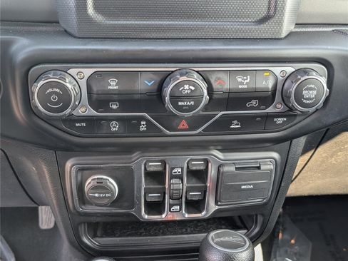 Used 2022 Jeep Gladiator Sport AWD/4WD image 27