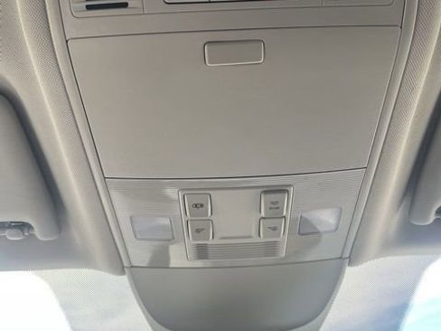 Certified 2023 Volkswagen Taos SE w/ Black Wheel Package image 24