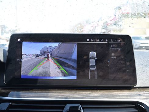 Used 2023 BMW 530e w/ Convenience Package image 18