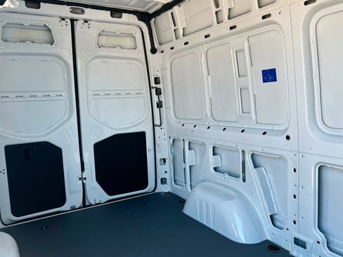 New 2025 Mercedes-Benz Sprinter 2500 image 18