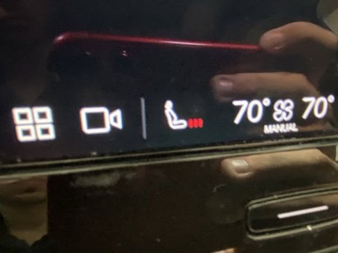 Certified 2024 Volvo XC40 B5 Plus w/ Protection Package Premier image 24