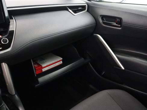 Used 2025 Toyota Corolla Cross LE image 22