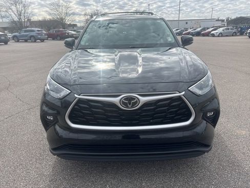 Used 2023 Toyota Highlander XLE image 8
