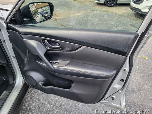 Used 2020 Nissan Rogue S FWD image 29