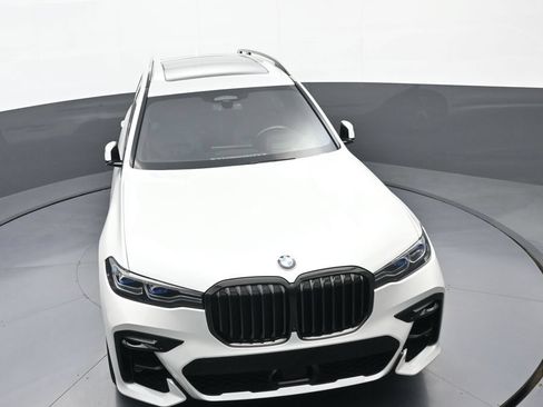 Used 2022 BMW X7 M50i w/ Dynamic Handling Package AWD/4WD image 32